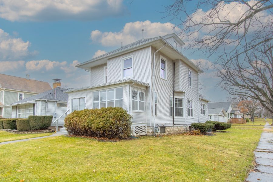 529 E Mckenney St., Dixon, IL 61021