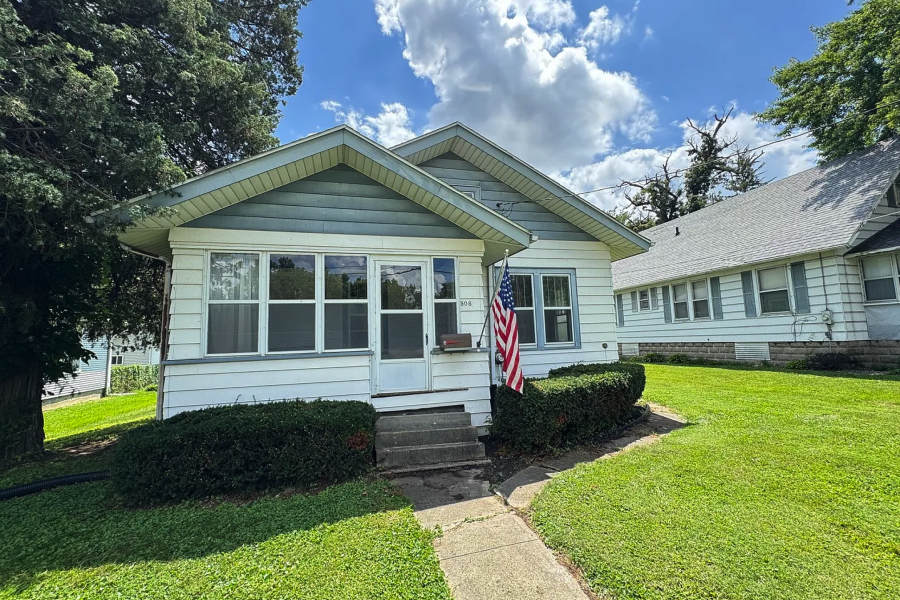 508 Palmyra St, Dixon, IL 61021