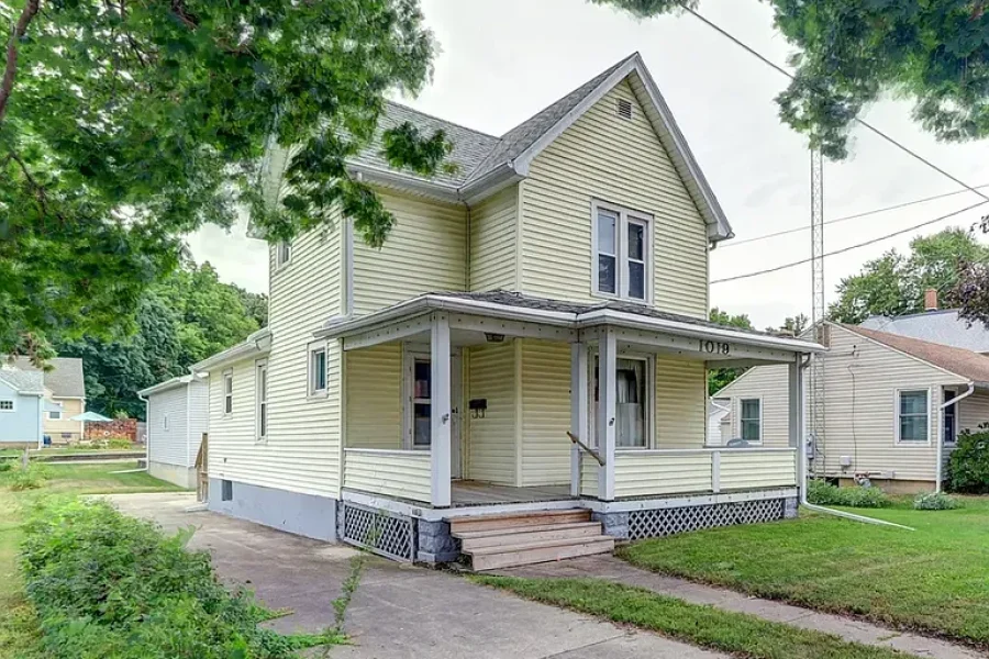 1019 Palmyra Street, Dixon, IL 61021